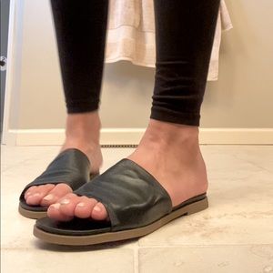 Black Steve Madden sandal